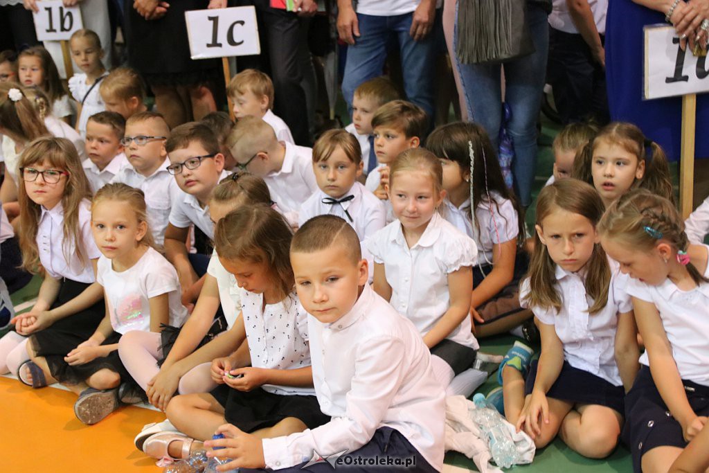 Rozpoczęcie roku szkolnego w SP nr 5 [02.09.2019] - zdjęcie #50 - eOstroleka.pl