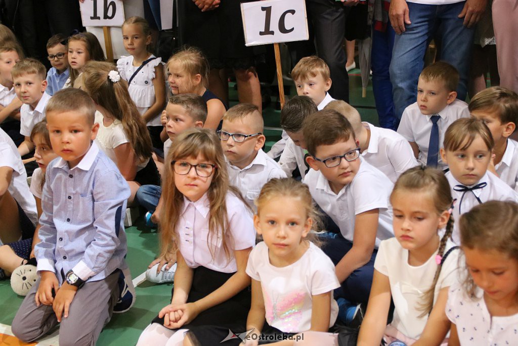 Rozpoczęcie roku szkolnego w SP nr 5 [02.09.2019] - zdjęcie #48 - eOstroleka.pl