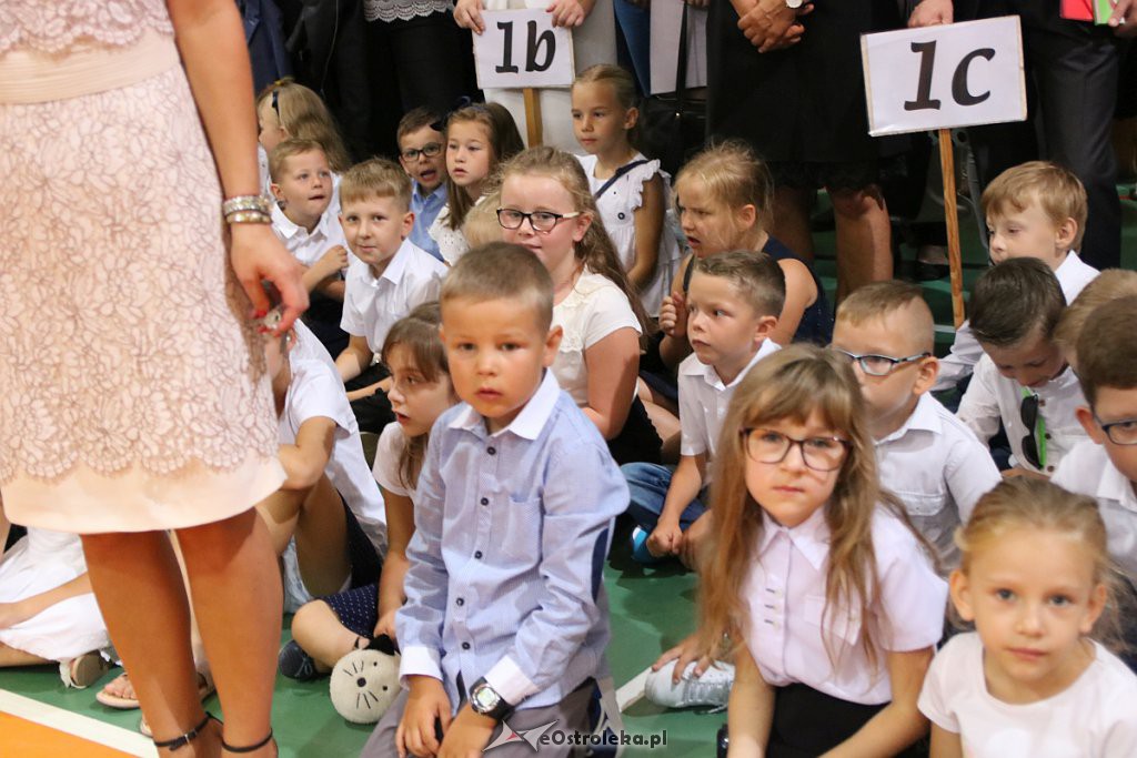 Rozpoczęcie roku szkolnego w SP nr 5 [02.09.2019] - zdjęcie #47 - eOstroleka.pl