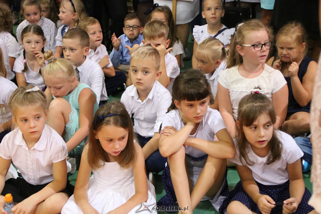 Rozpoczęcie roku szkolnego w SP nr 5 [02.09.2019] - zdjęcie #46 - eOstroleka.pl