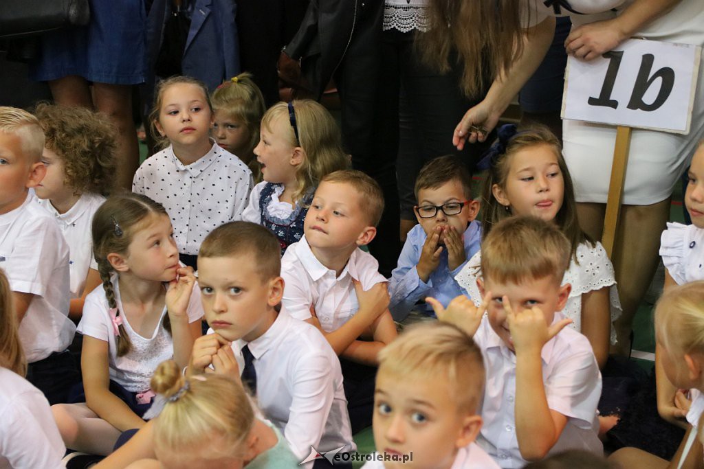 Rozpoczęcie roku szkolnego w SP nr 5 [02.09.2019] - zdjęcie #44 - eOstroleka.pl