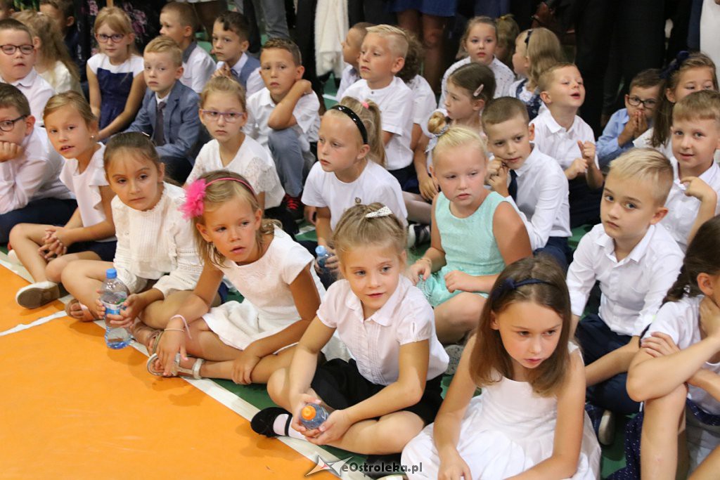 Rozpoczęcie roku szkolnego w SP nr 5 [02.09.2019] - zdjęcie #39 - eOstroleka.pl