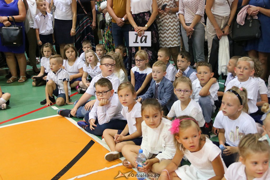 Rozpoczęcie roku szkolnego w SP nr 5 [02.09.2019] - zdjęcie #38 - eOstroleka.pl