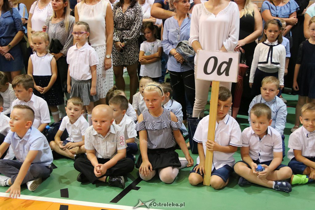 Rozpoczęcie roku szkolnego w SP nr 5 [02.09.2019] - zdjęcie #35 - eOstroleka.pl
