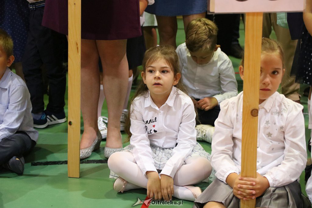 Rozpoczęcie roku szkolnego w SP nr 5 [02.09.2019] - zdjęcie #32 - eOstroleka.pl
