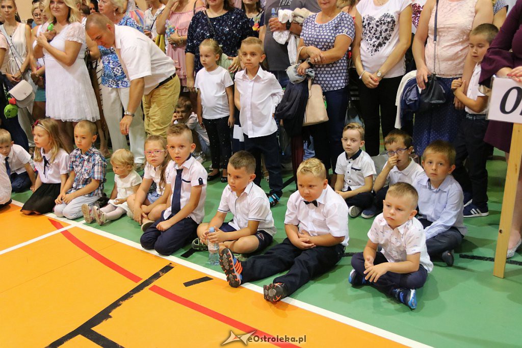 Rozpoczęcie roku szkolnego w SP nr 5 [02.09.2019] - zdjęcie #30 - eOstroleka.pl