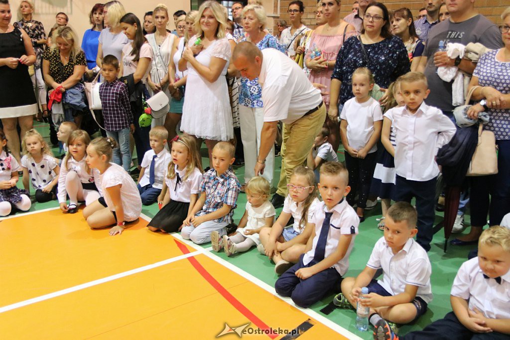 Rozpoczęcie roku szkolnego w SP nr 5 [02.09.2019] - zdjęcie #29 - eOstroleka.pl