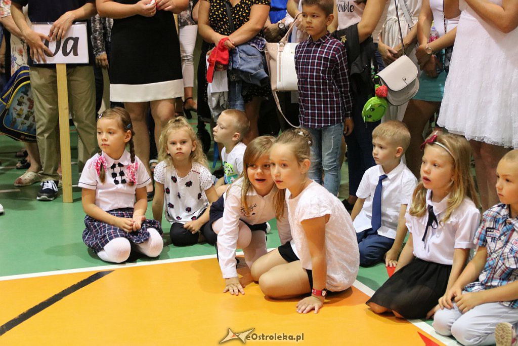 Rozpoczęcie roku szkolnego w SP nr 5 [02.09.2019] - zdjęcie #27 - eOstroleka.pl