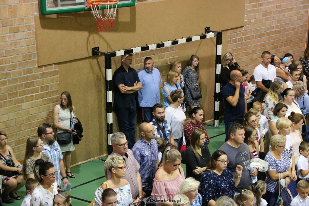 Rozpoczęcie roku szkolnego w SP nr 5 [02.09.2019] - zdjęcie #17 - eOstroleka.pl