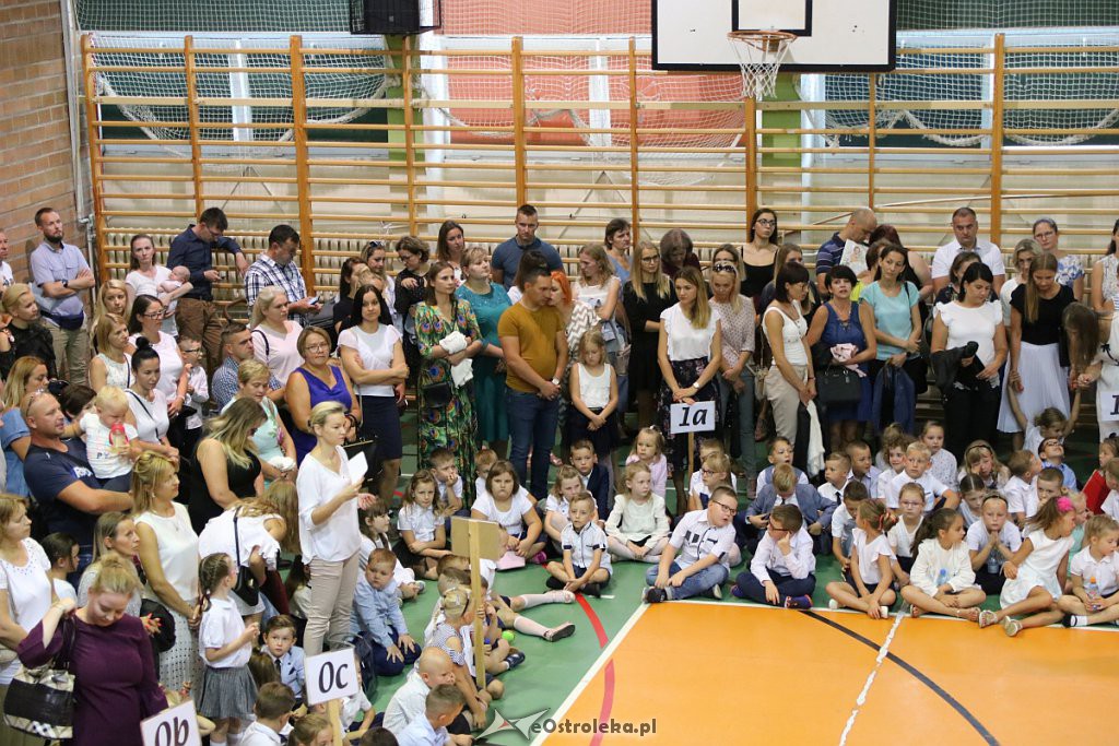 Rozpoczęcie roku szkolnego w SP nr 5 [02.09.2019] - zdjęcie #15 - eOstroleka.pl
