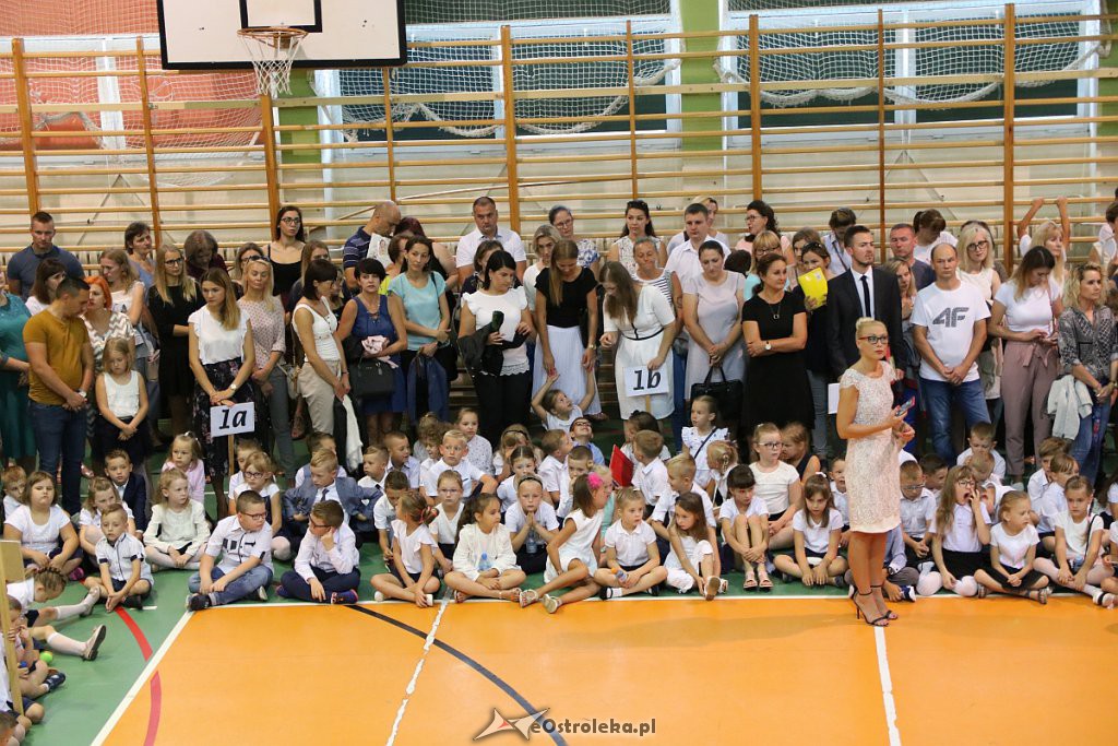 Rozpoczęcie roku szkolnego w SP nr 5 [02.09.2019] - zdjęcie #14 - eOstroleka.pl
