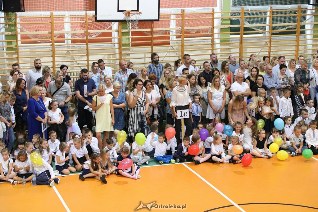 Rozpoczęcie roku szkolnego w SP nr 5 [02.09.2019] - zdjęcie #12 - eOstroleka.pl