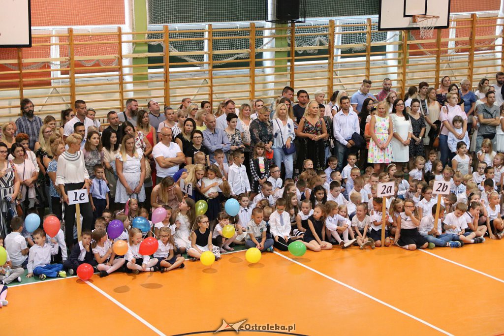 Rozpoczęcie roku szkolnego w SP nr 5 [02.09.2019] - zdjęcie #11 - eOstroleka.pl