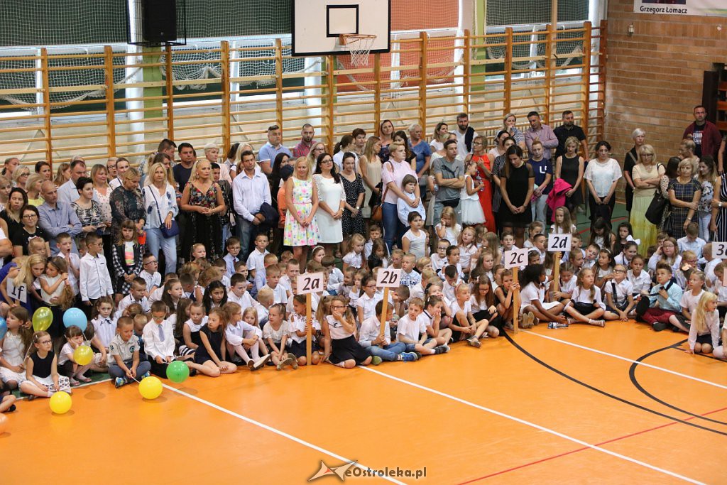 Rozpoczęcie roku szkolnego w SP nr 5 [02.09.2019] - zdjęcie #10 - eOstroleka.pl