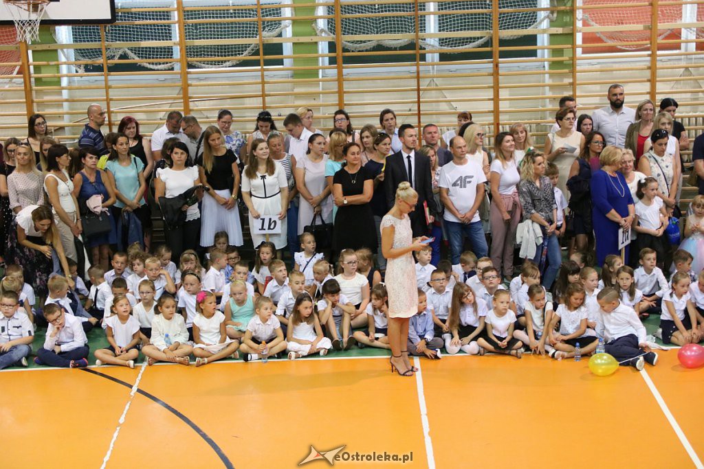 Rozpoczęcie roku szkolnego w SP nr 5 [02.09.2019] - zdjęcie #6 - eOstroleka.pl