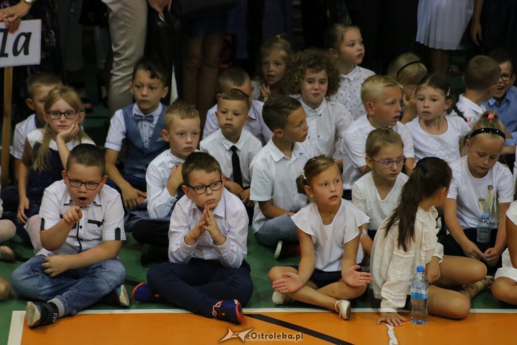 Rozpoczęcie roku szkolnego w SP nr 5 [02.09.2019] - zdjęcie #1 - eOstroleka.pl