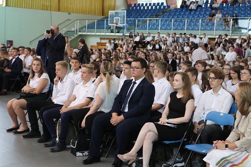 Rozpoczęcie roku szkolnego w I LO [02.09.2019] - zdjęcie #2 - eOstroleka.pl