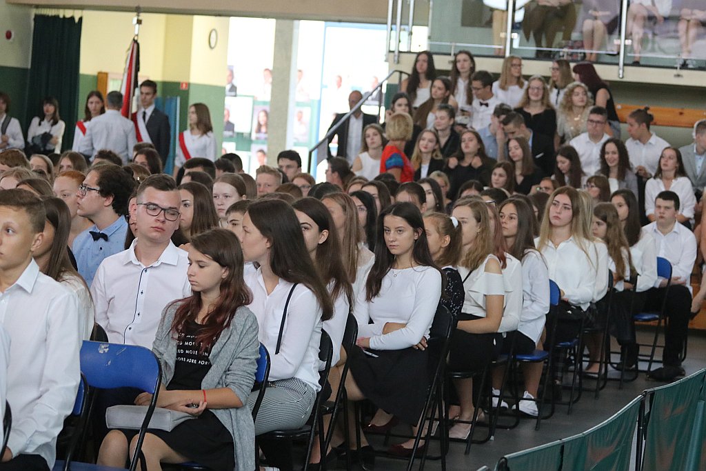 Rozpoczęcie roku szkolnego w I LO [02.09.2019] - zdjęcie #12 - eOstroleka.pl