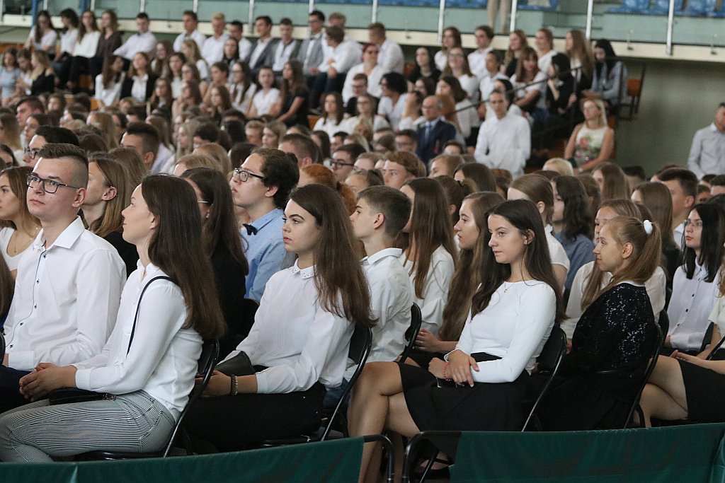 Rozpoczęcie roku szkolnego w I LO [02.09.2019] - zdjęcie #16 - eOstroleka.pl