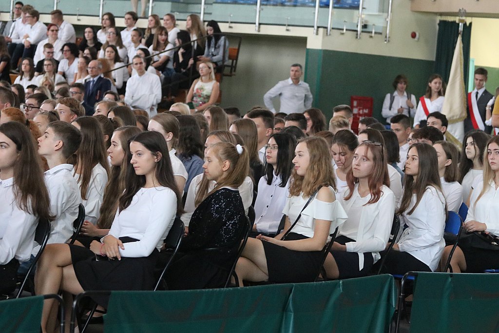 Rozpoczęcie roku szkolnego w I LO [02.09.2019] - zdjęcie #17 - eOstroleka.pl