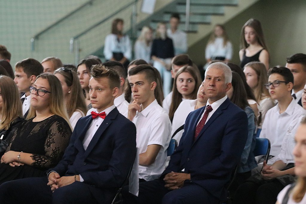 Rozpoczęcie roku szkolnego w I LO [02.09.2019] - zdjęcie #29 - eOstroleka.pl
