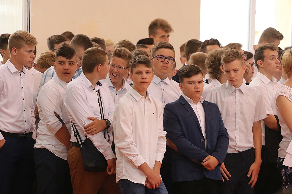 Rozpoczęcie roku szkolnego w ZSZ 1 [02.09.2019] - zdjęcie #9 - eOstroleka.pl