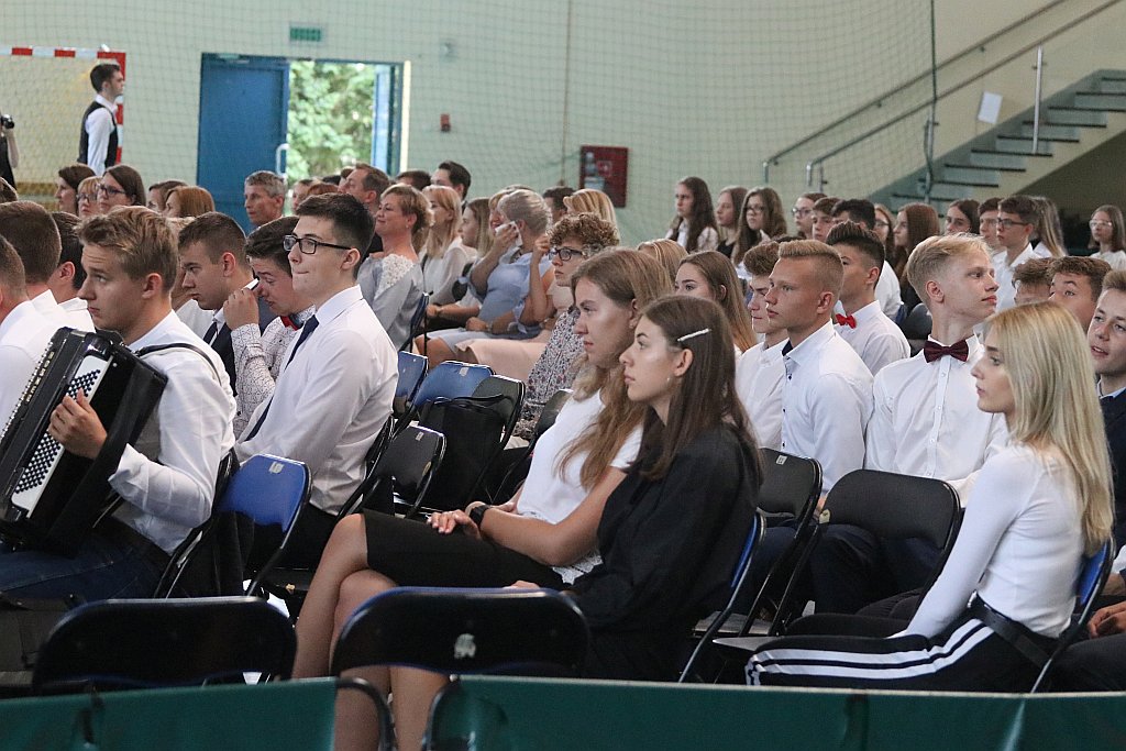 Rozpoczęcie roku szkolnego w II LO [02.09.2019] - zdjęcie #15 - eOstroleka.pl