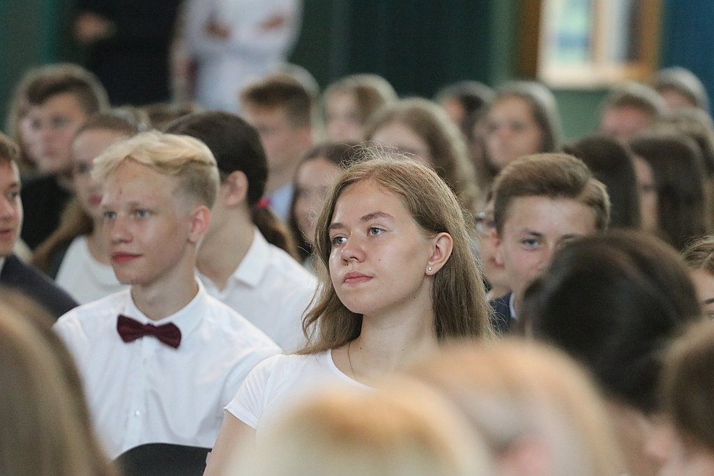 Rozpoczęcie roku szkolnego w II LO [02.09.2019] - zdjęcie #32 - eOstroleka.pl