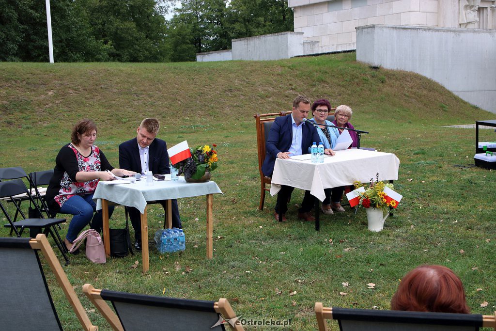 Narodowe Czytanie na Fortach Bema. Sięgnęli po nowele Prusa i Sienkiewicza  [ZDJĘCIA] - zdjęcie #26 - eOstroleka.pl