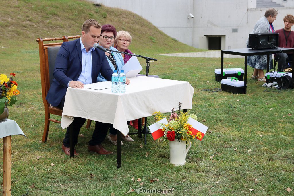 Narodowe Czytanie na Fortach Bema. Sięgnęli po nowele Prusa i Sienkiewicza  [ZDJĘCIA] - zdjęcie #27 - eOstroleka.pl