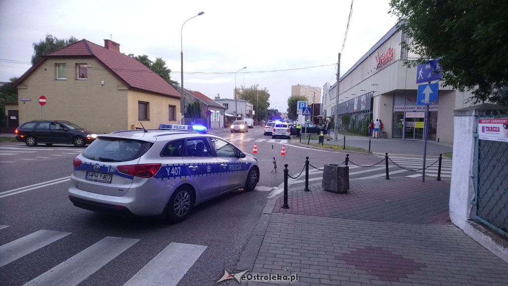 Wypadek na skrzyżowaniu Inwalidów Wojennych i Prądzyńskiego [09.09.2019] - zdjęcie #1 - eOstroleka.pl