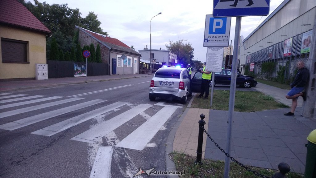 Wypadek na skrzyżowaniu Inwalidów Wojennych i Prądzyńskiego [09.09.2019] - zdjęcie #3 - eOstroleka.pl