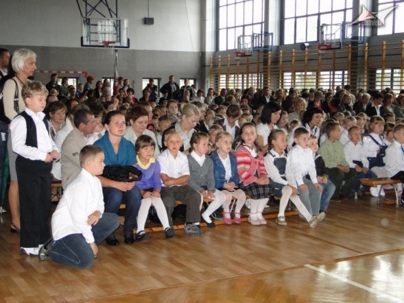Rozpoczęcie roku szkolnego (01.09.2010) - zdjęcie #19 - eOstroleka.pl