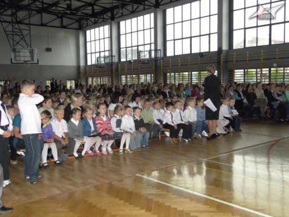 Rozpoczęcie roku szkolnego (01.09.2010) - zdjęcie #18 - eOstroleka.pl
