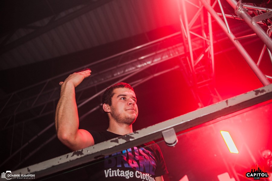 Weekendowe imprezy w Clubie Capitol Sypniewo: Kartky i Single Party [14.09.2019] - zdjęcie #2 - eOstroleka.pl