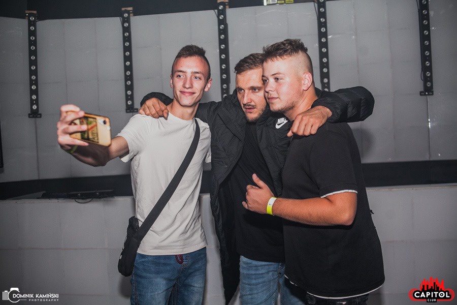 Weekendowe imprezy w Clubie Capitol Sypniewo: Kartky i Single Party [14.09.2019] - zdjęcie #1 - eOstroleka.pl