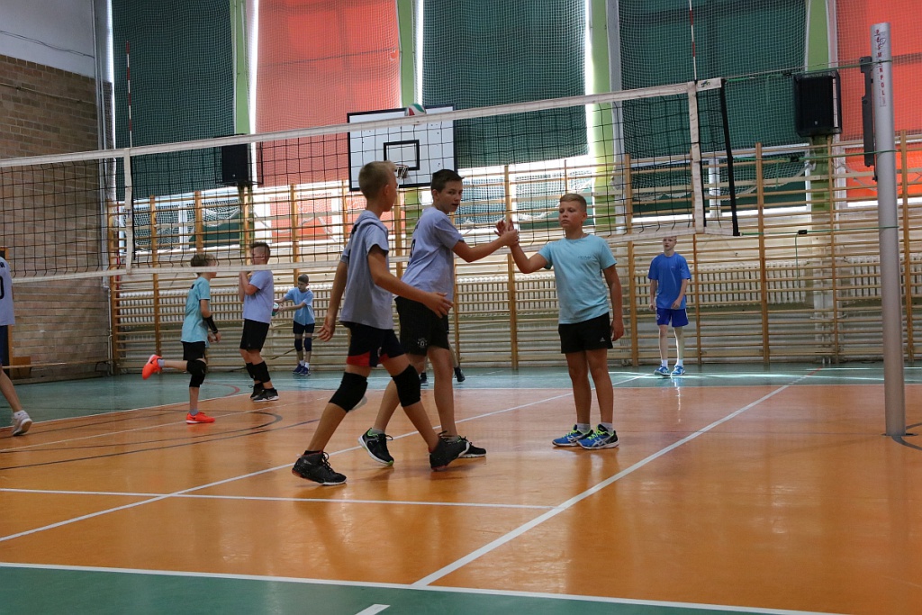 Szkolny turniej siatkówki w 14. rocznicę tragicznej śmierci Arkadiusza Gołasia [ZDJĘCIA] - zdjęcie #2 - eOstroleka.pl