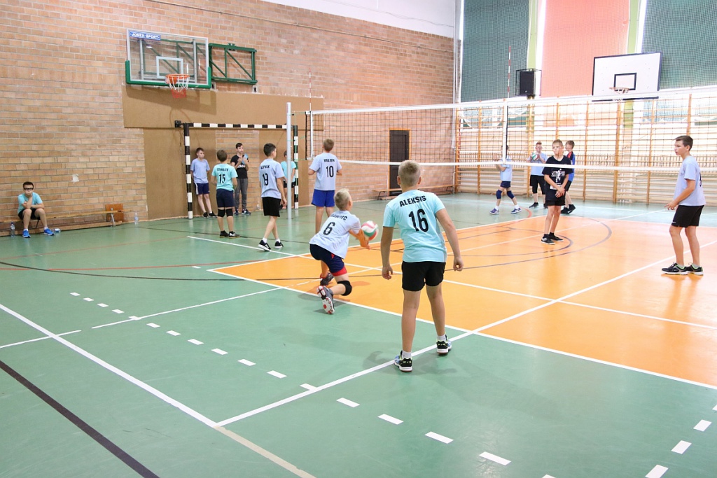 Szkolny turniej siatkówki w 14. rocznicę tragicznej śmierci Arkadiusza Gołasia [ZDJĘCIA] - zdjęcie #7 - eOstroleka.pl