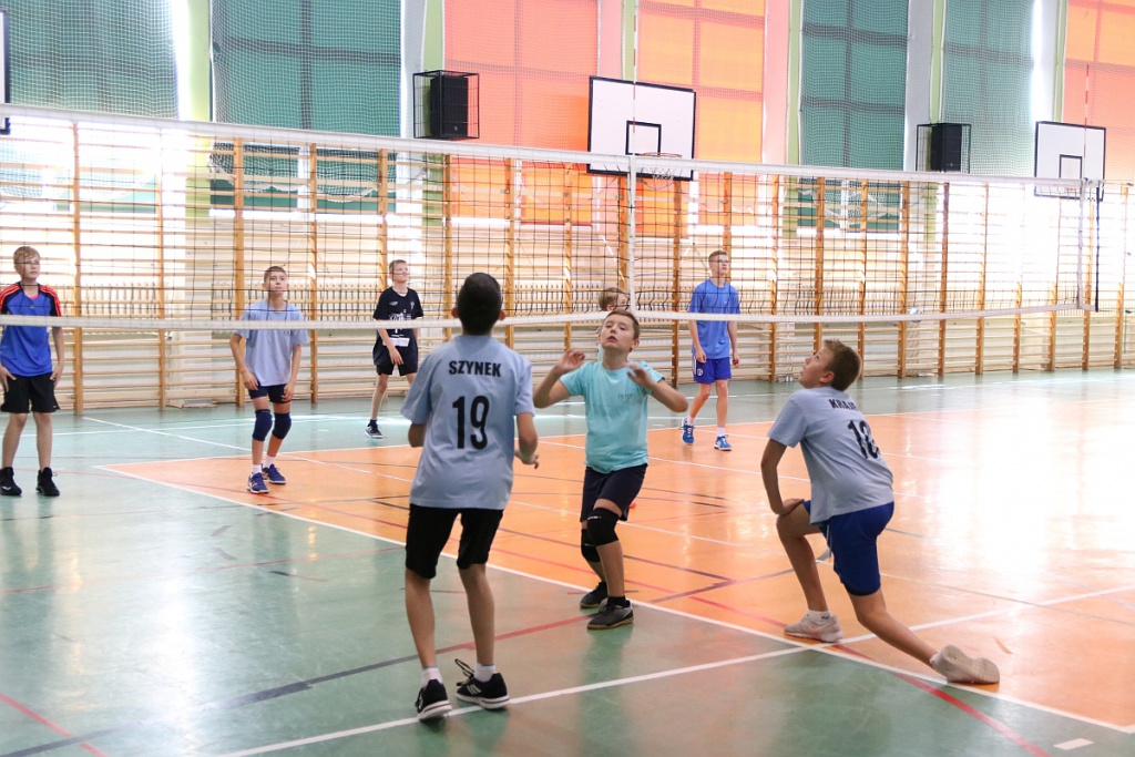 Szkolny turniej siatkówki w 14. rocznicę tragicznej śmierci Arkadiusza Gołasia [ZDJĘCIA] - zdjęcie #21 - eOstroleka.pl