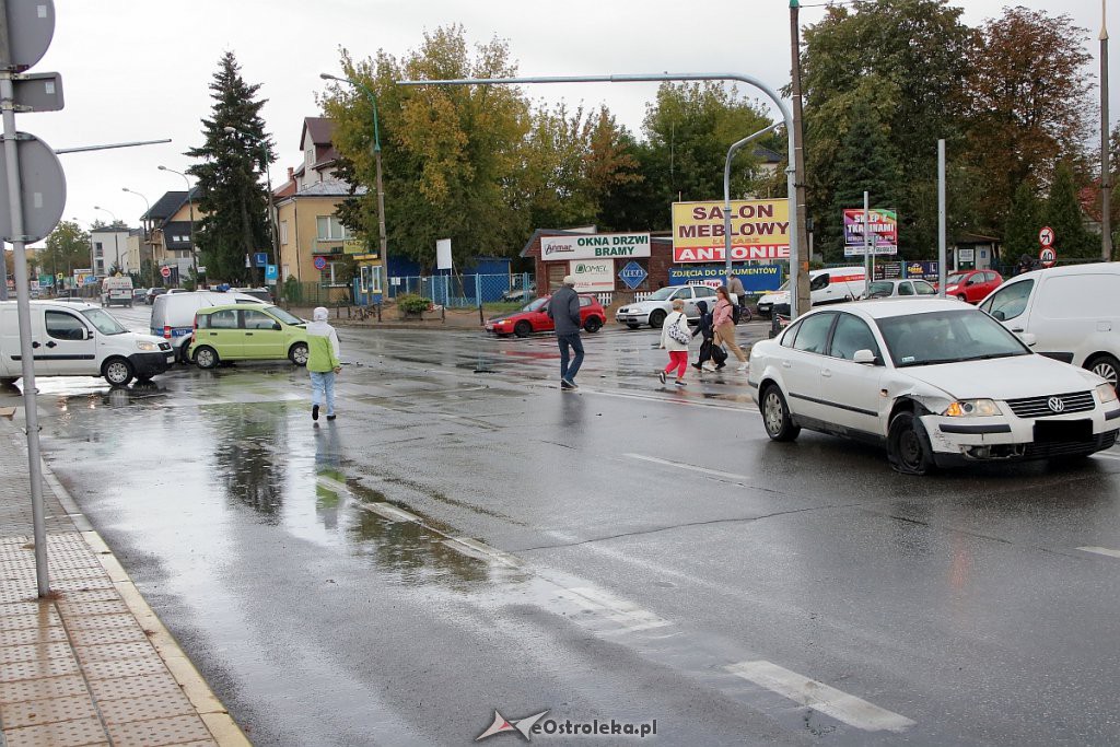Wypadek prze dworcu autobusowym [19.09.2019] - zdjęcie #3 - eOstroleka.pl