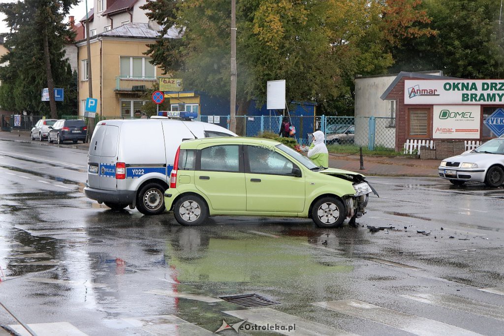 Wypadek prze dworcu autobusowym [19.09.2019] - zdjęcie #4 - eOstroleka.pl