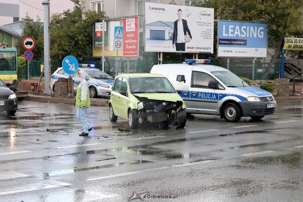 Wypadek prze dworcu autobusowym [19.09.2019] - zdjęcie #7 - eOstroleka.pl