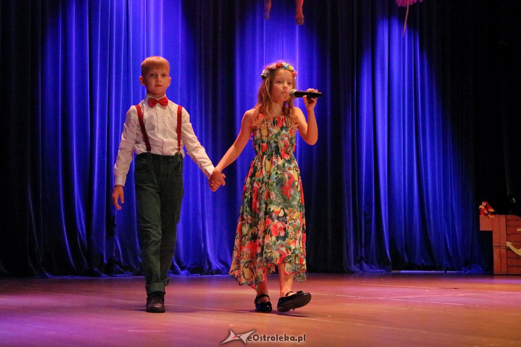 „W poszukiwaniu szczęścia...”  - musical w wykonaniu uczniów SP nr 10 [WIDEO, ZDJĘCIA] - zdjęcie #28 - eOstroleka.pl