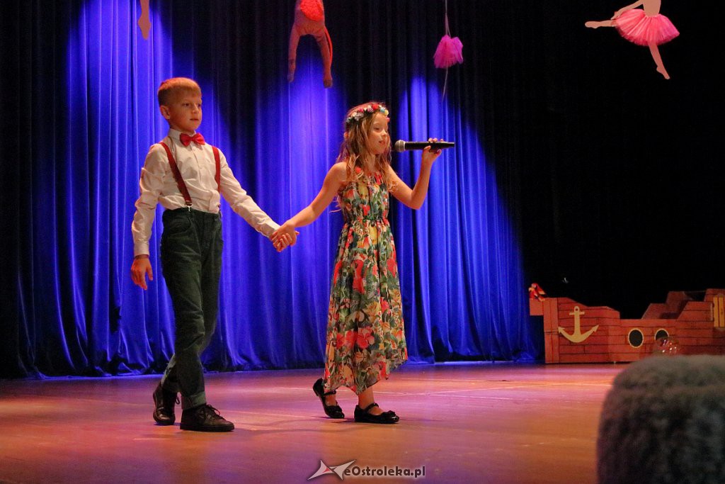 „W poszukiwaniu szczęścia...”  - musical w wykonaniu uczniów SP nr 10 [WIDEO, ZDJĘCIA] - zdjęcie #29 - eOstroleka.pl