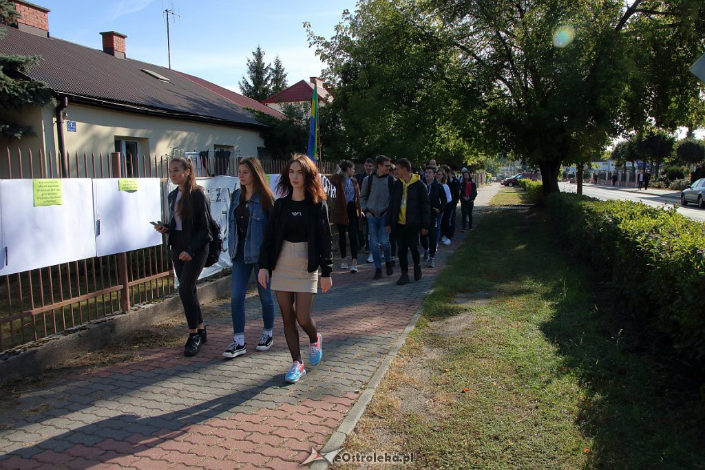 Młodzieżowy Strajk Klimatyczny w Ostrołęce [20.09.2019] - zdjęcie #4 - eOstroleka.pl