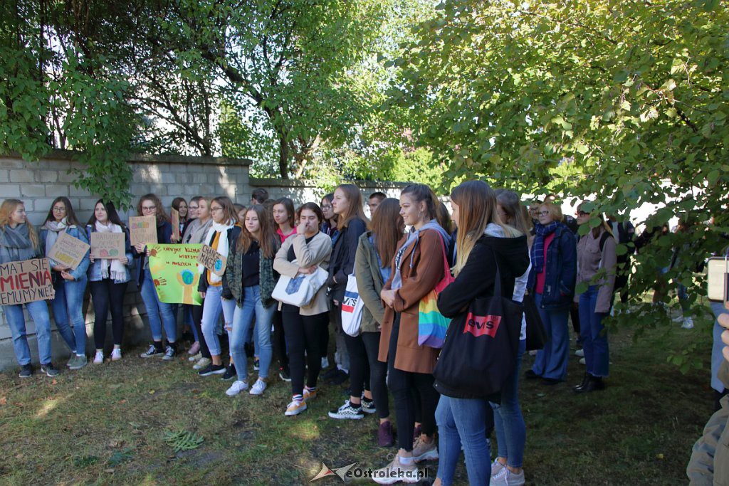 Młodzieżowy Strajk Klimatyczny w Ostrołęce [20.09.2019] - zdjęcie #24 - eOstroleka.pl