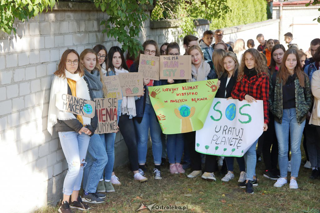 Młodzieżowy Strajk Klimatyczny w Ostrołęce [20.09.2019] - zdjęcie #31 - eOstroleka.pl