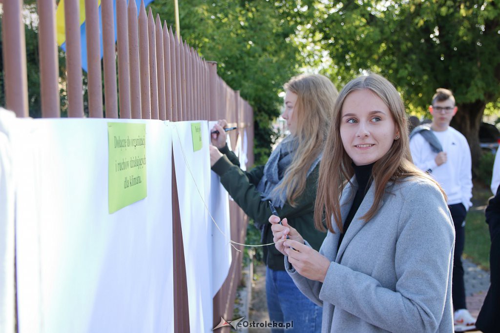 Młodzieżowy Strajk Klimatyczny w Ostrołęce [20.09.2019] - zdjęcie #39 - eOstroleka.pl