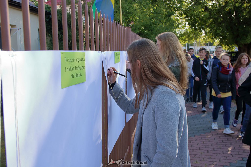 Młodzieżowy Strajk Klimatyczny w Ostrołęce [20.09.2019] - zdjęcie #40 - eOstroleka.pl