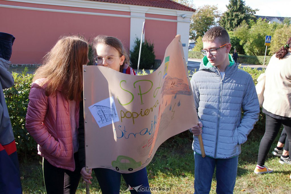 Młodzieżowy Strajk Klimatyczny w Ostrołęce [20.09.2019] - zdjęcie #48 - eOstroleka.pl